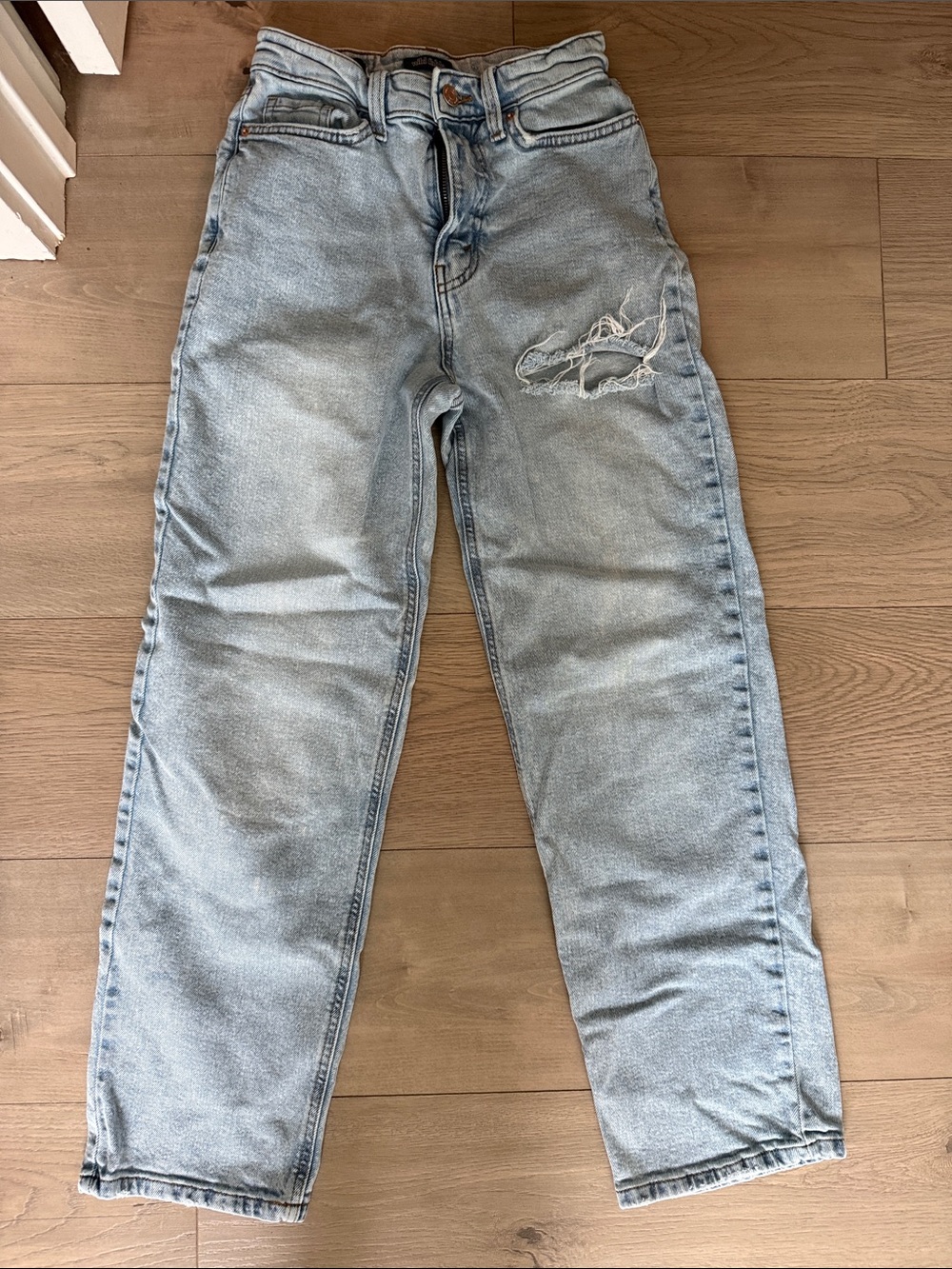 Women’s wild fable Light Blue Boyfriend Jeans with Distressed Knee